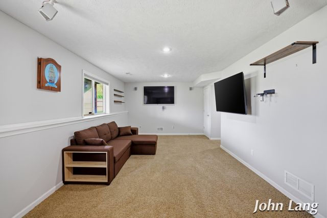 6619 Madison Avenue Se, Gaines Twp, MI 49548