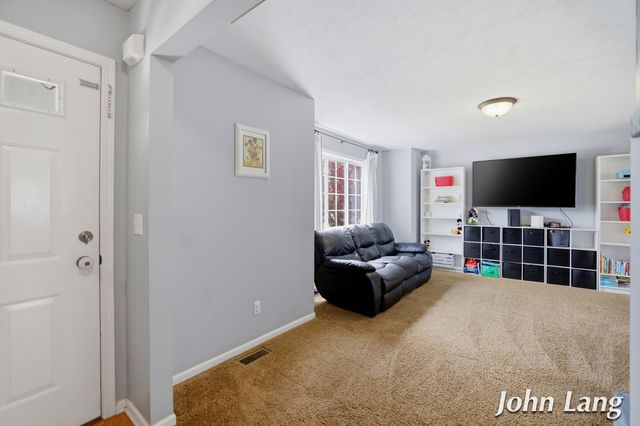 6619 Madison Avenue Se, Gaines Twp, MI 49548
