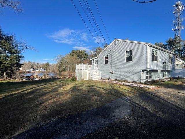 8 Scraggy Neck Rd Extension, Cataumet, MA 02534