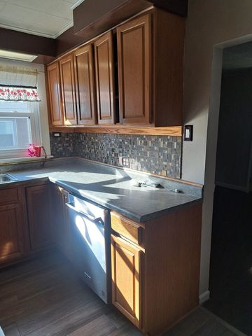 7807 Parkside Avenue, Burbank, IL 60459