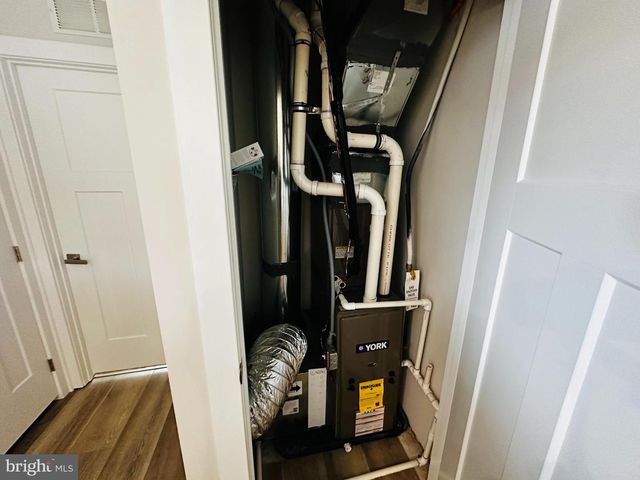 100 SENATORS WAY, Berlin, NJ 08009