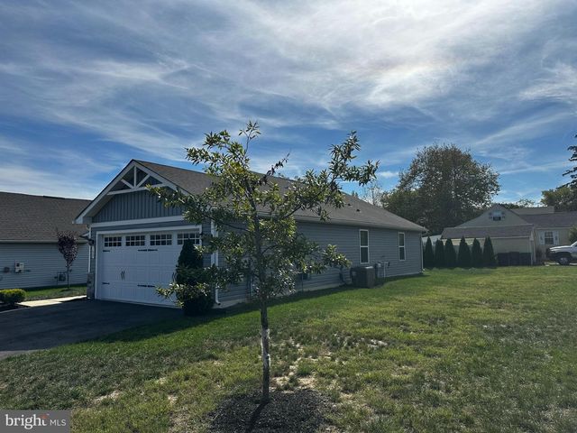 100 SENATORS WAY, Berlin, NJ 08009