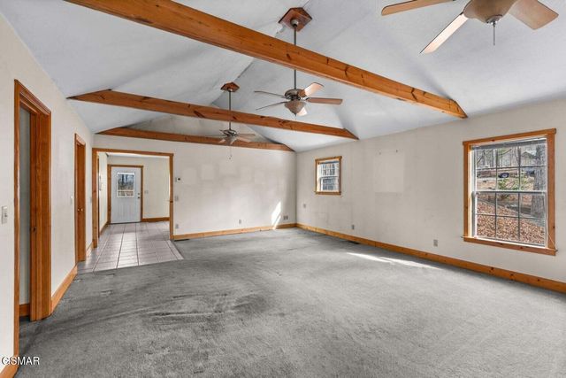 1027 Dean Circle, Dandridge, TN 37725