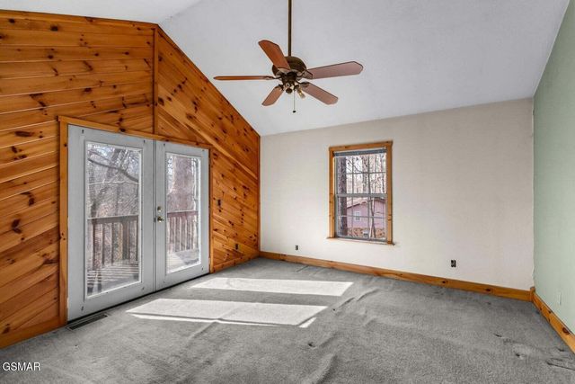 1027 Dean Circle, Dandridge, TN 37725