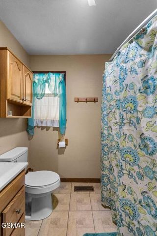 1027 Dean Circle, Dandridge, TN 37725