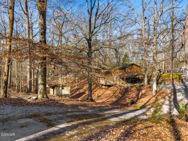 1027 Dean Circle, Dandridge, TN 37725