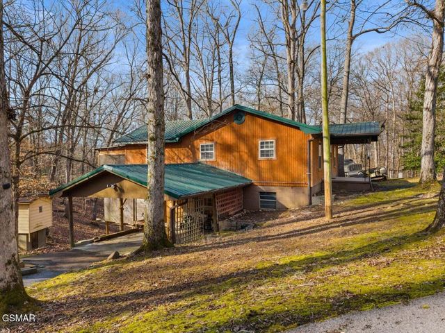 1027 Dean Circle, Dandridge, TN 37725