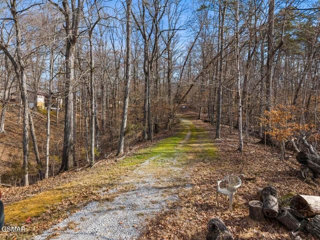 1027 Dean Circle, Dandridge, TN 37725