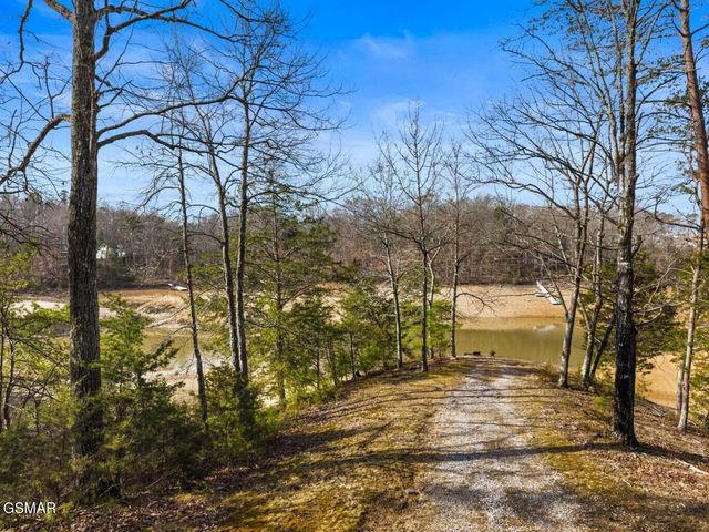 1027 Dean Circle, Dandridge, TN 37725