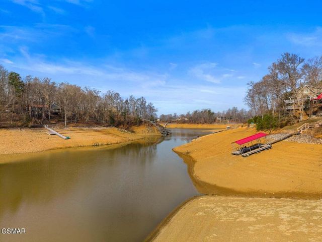 1027 Dean Circle, Dandridge, TN 37725