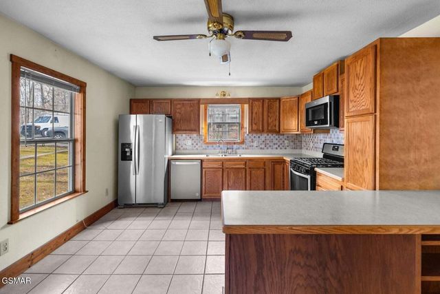 1027 Dean Circle, Dandridge, TN 37725