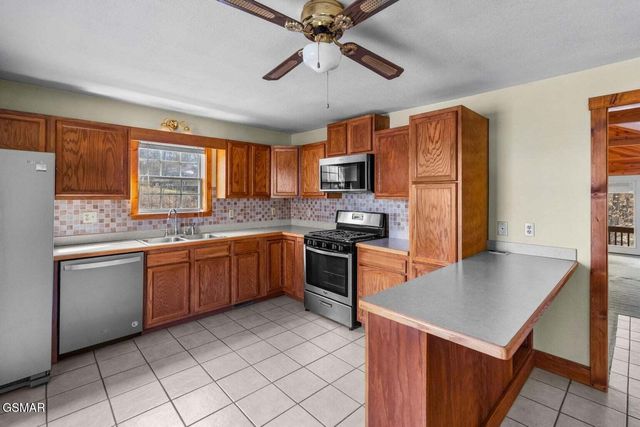 1027 Dean Circle, Dandridge, TN 37725