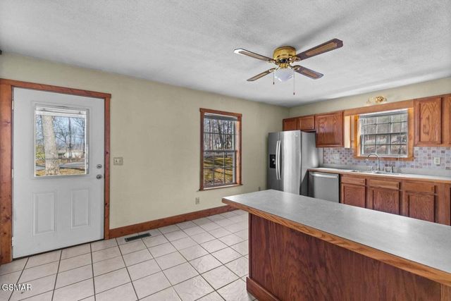 1027 Dean Circle, Dandridge, TN 37725