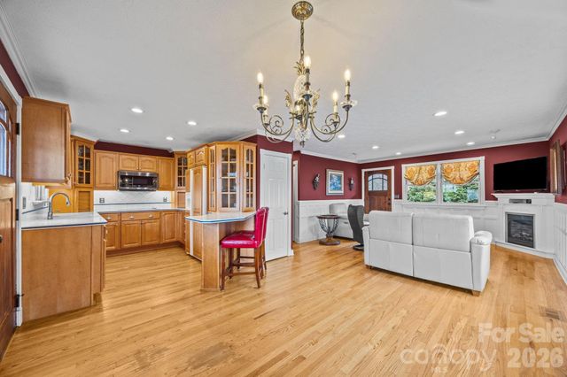 6773 Pinnacle Mountain Road, Zirconia, NC 28790
