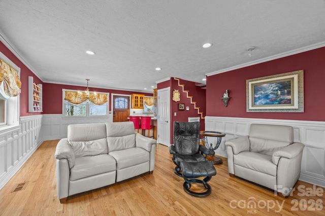 6773 Pinnacle Mountain Road, Zirconia, NC 28790