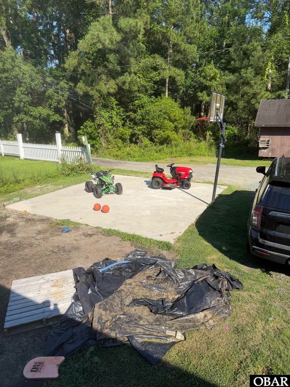 Image 12 of property listing at 833 Lindbergh Berry Road, Manteo, NC 27954