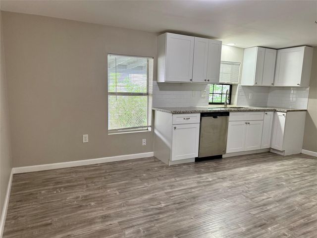 6905 Speaker Street, Hitchcock, TX 77563
