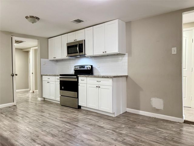 6905 Speaker Street, Hitchcock, TX 77563