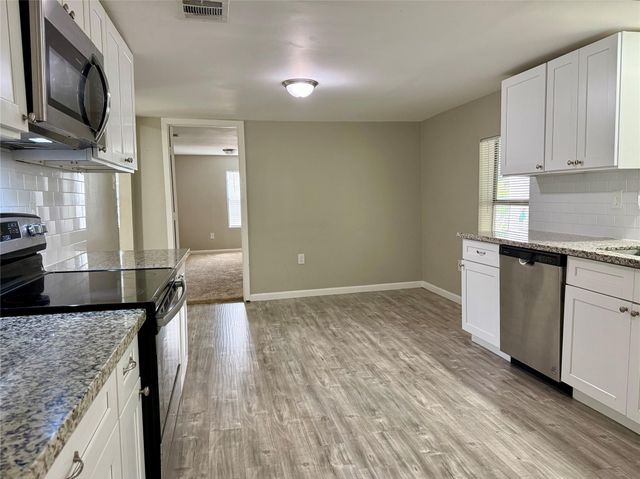 6905 Speaker Street, Hitchcock, TX 77563