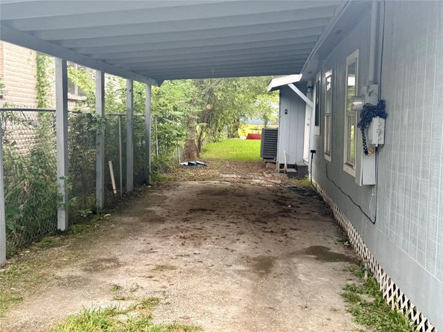 6905 Speaker Street, Hitchcock, TX 77563