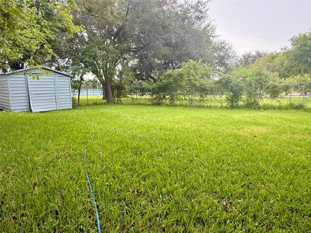 6905 Speaker Street, Hitchcock, TX 77563