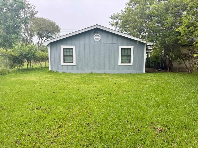 6905 Speaker Street, Hitchcock, TX 77563