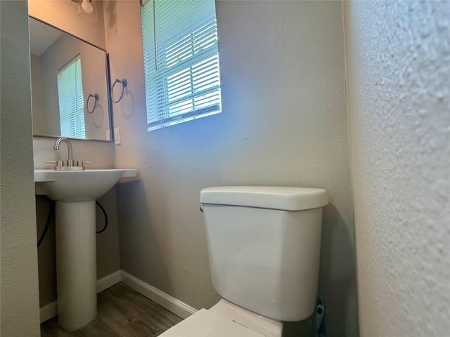 6905 Speaker Street, Hitchcock, TX 77563