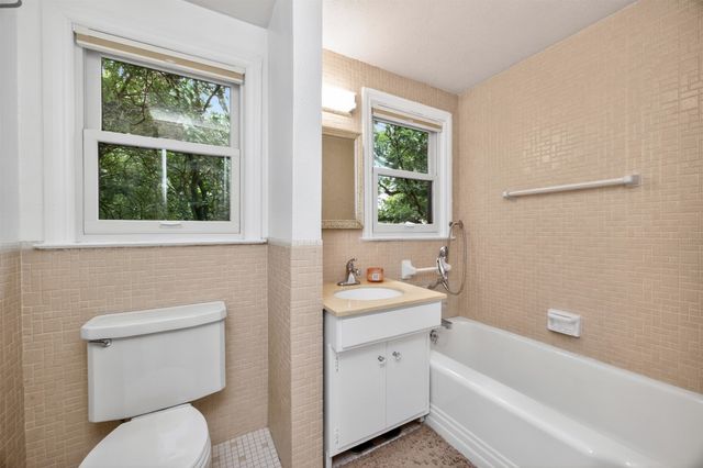 4328 Ingersoll Avenue, Des Moines, IA 50312