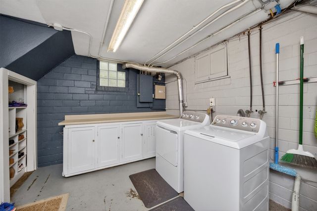 4328 Ingersoll Avenue, Des Moines, IA 50312