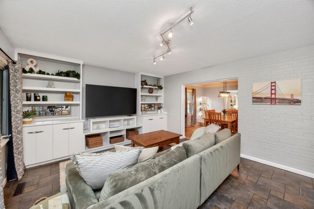 4328 Ingersoll Avenue, Des Moines, IA 50312