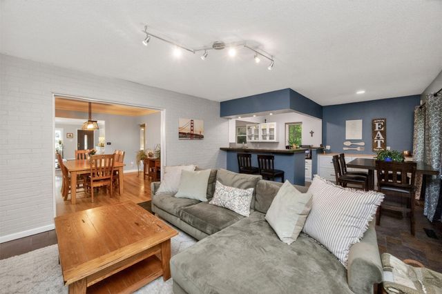 4328 Ingersoll Avenue, Des Moines, IA 50312
