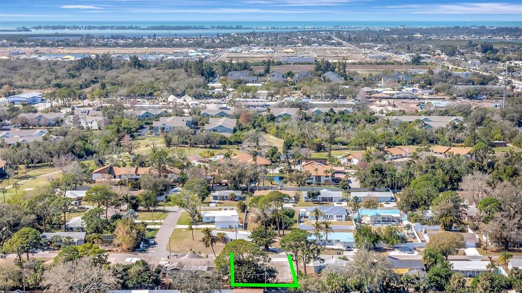 Image 5 of property listing at 4519 60TH STREET W, Bradenton, FL 34210