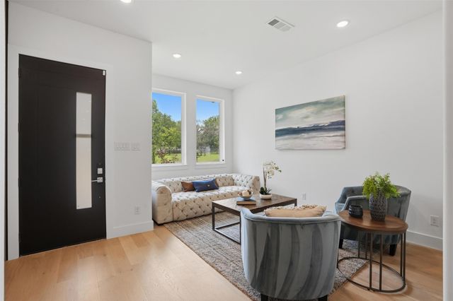 617 Parkview Avenue, Dallas, TX 75223