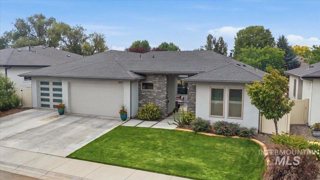 4601 E Copper Point Dr, Meridian, ID 83642 property photo