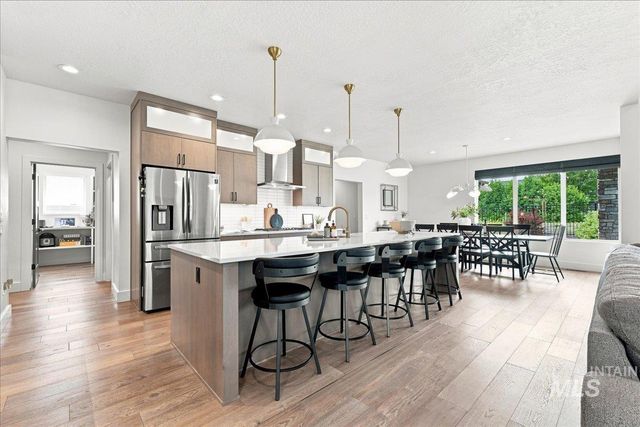 4601 E Copper Point Dr, Meridian, ID 83642