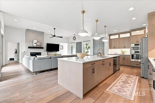4601 E Copper Point Dr, Meridian, ID 83642