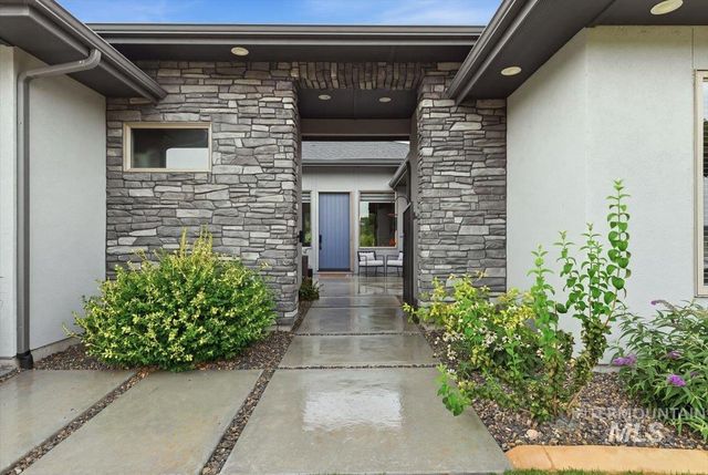 4601 E Copper Point Dr, Meridian, ID 83642
