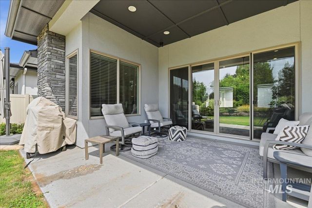 4601 E Copper Point Dr, Meridian, ID 83642