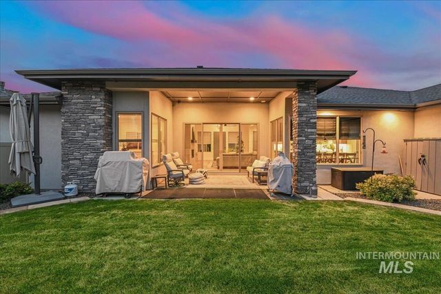 4601 E Copper Point Dr, Meridian, ID 83642
