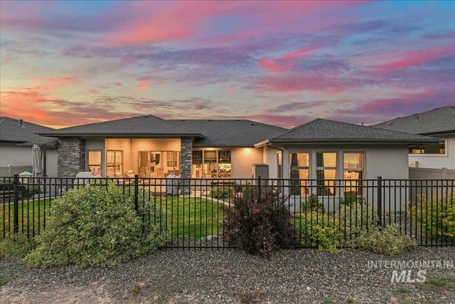 4601 E Copper Point Dr, Meridian, ID 83642