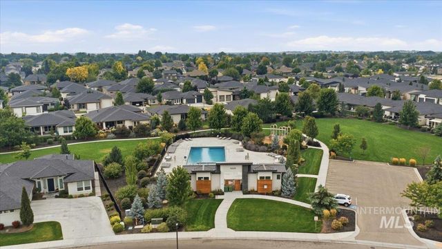 4601 E Copper Point Dr, Meridian, ID 83642
