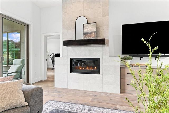 4601 E Copper Point Dr, Meridian, ID 83642