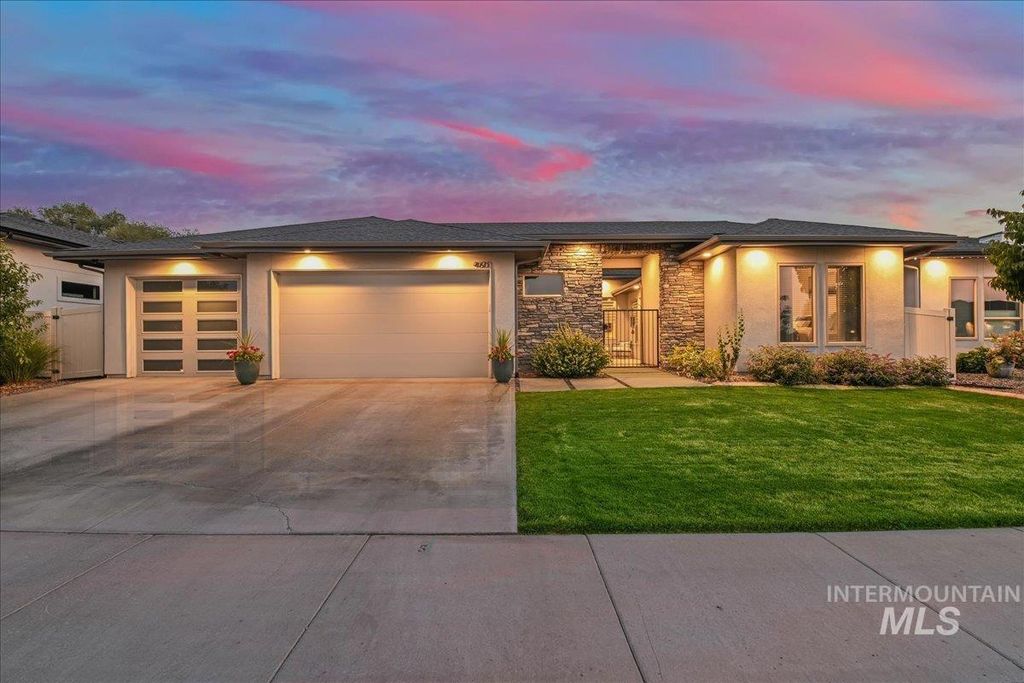 4601 E Copper Point Dr, Meridian, ID 83642