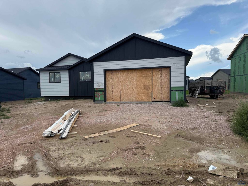 623 BULL RUN DR, Box Elder, SD 57719