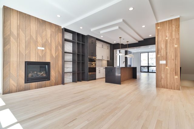 2047 W Race Avenue, Chicago, IL 60612