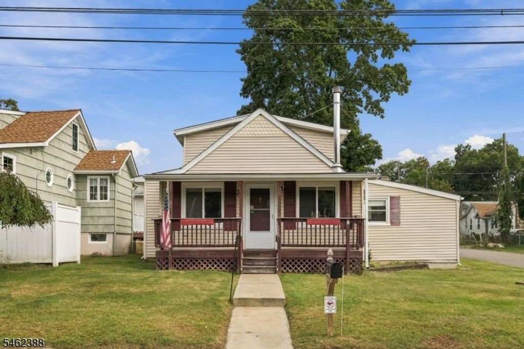 33 Schwarz Blvd, Jefferson Twp., NJ 07849 — photo 2