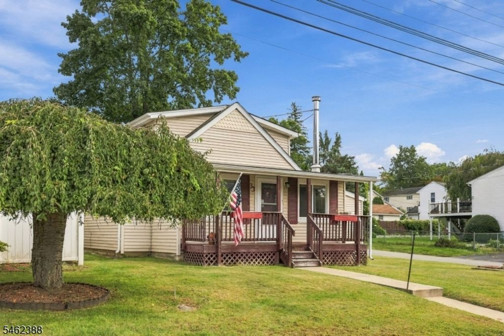 33 Schwarz Blvd, Jefferson Twp., NJ 07849 — photo 3