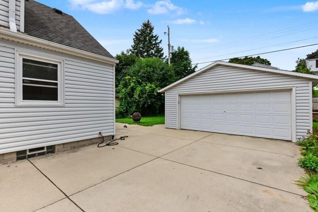 8048 W Herbert AVENUE, Milwaukee, WI 53218