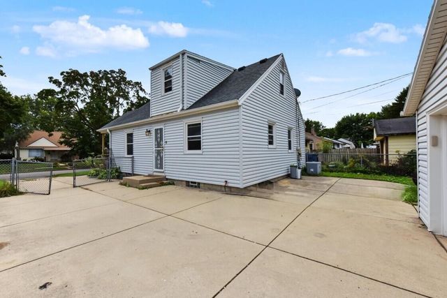 8048 W Herbert AVENUE, Milwaukee, WI 53218