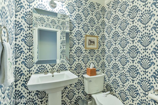 52 Harwood Rd, Louisville, KY 40222